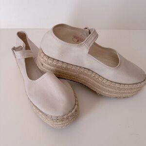 Babydoll platform, natural cotton and raffia, natural color size 7, nearly new